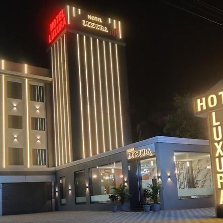 Hotel Luxura, אחמדאבאד מראה חיצוני תמונה