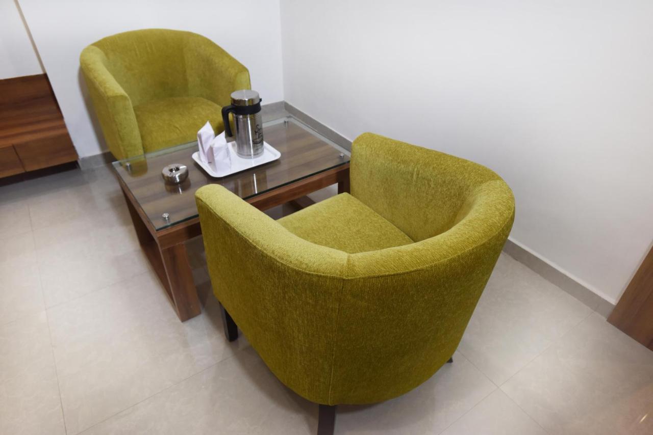 Hotel Luxura, אחמדאבאד מראה חיצוני תמונה