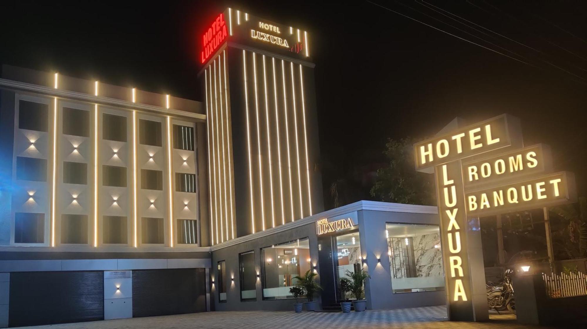 Hotel Luxura, אחמדאבאד מראה חיצוני תמונה